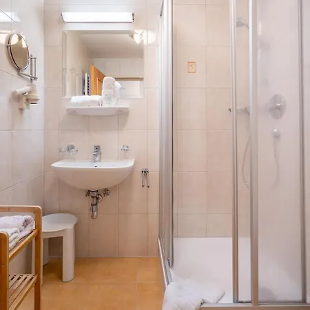 Rosa-2 By Interhome * 메이른호픈